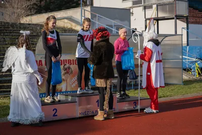 Mikulášský běh 2024 na atletickém stadionu Hvězda Pardubice 103