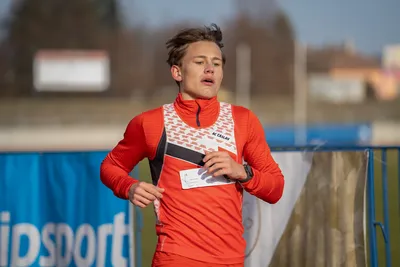 Mikulášský běh 2024 na atletickém stadionu Hvězda Pardubice 150