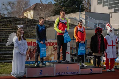 Mikulášský běh 2024 na atletickém stadionu Hvězda Pardubice 170