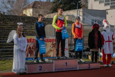 Mikulášský běh 2024 na atletickém stadionu Hvězda Pardubice 171