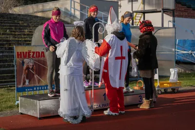 Mikulášský běh 2024 na atletickém stadionu Hvězda Pardubice 182