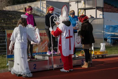 Mikulášský běh 2024 na atletickém stadionu Hvězda Pardubice 184