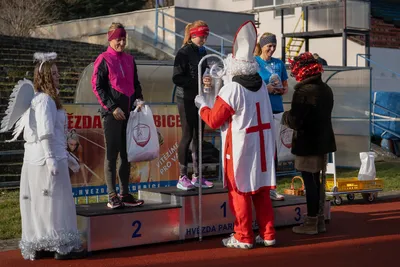 Mikulášský běh 2024 na atletickém stadionu Hvězda Pardubice 185