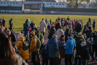 Mikulášský běh 2024 na atletickém stadionu Hvězda Pardubice 200
