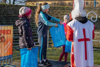 Mikulášský běh 2024 na atletickém stadionu Hvězda Pardubice 205
