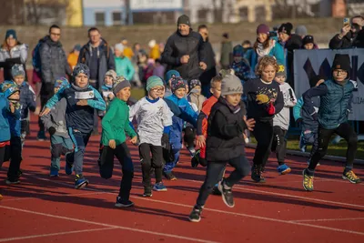 Mikulášský běh 2024 na atletickém stadionu Hvězda Pardubice 210