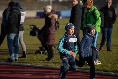 Mikulášský běh 2024 na atletickém stadionu Hvězda Pardubice 216
