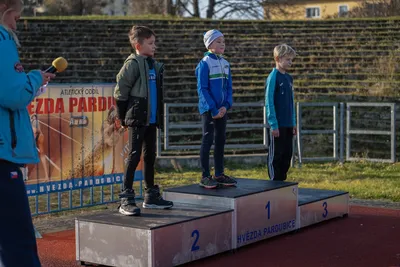 Mikulášský běh 2024 na atletickém stadionu Hvězda Pardubice 245