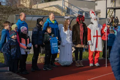 Mikulášský běh 2024 na atletickém stadionu Hvězda Pardubice 250