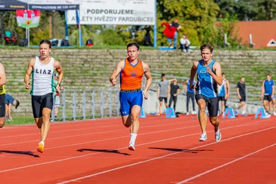 Mistrovství čech na atletickém stadionu Hvězda Pardubice 100