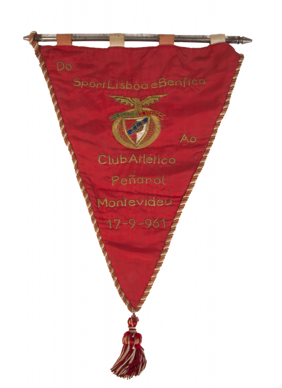 Fanion football vintage Benfica Lisbonne - Très bon état