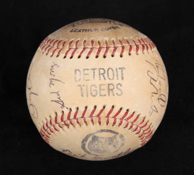 1984 DETROIT TIGERS TEAM SIGNED BASEBALL
