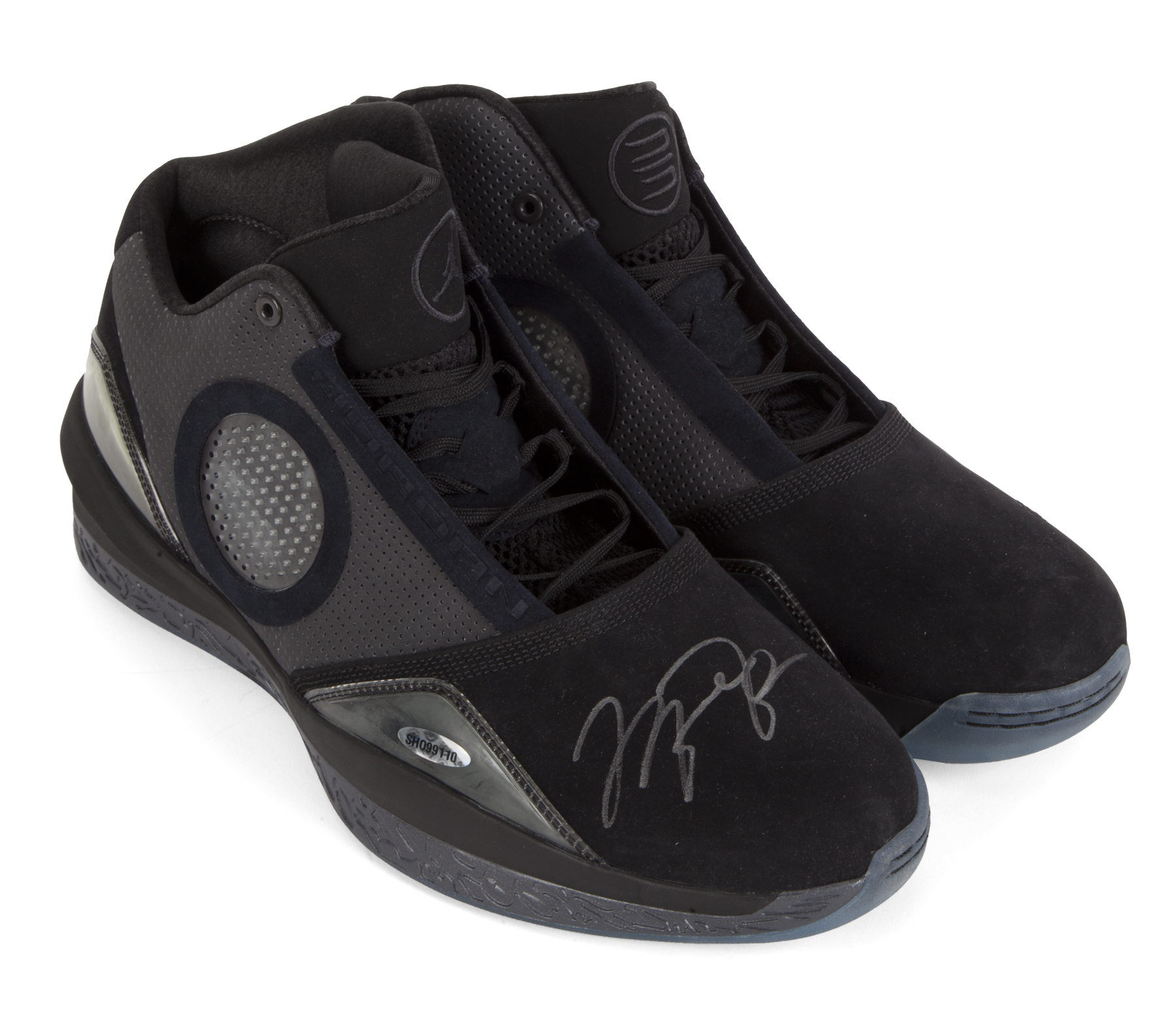 MICHAEL JORDAN SIGNED AIR JORDAN 2010 SHOES