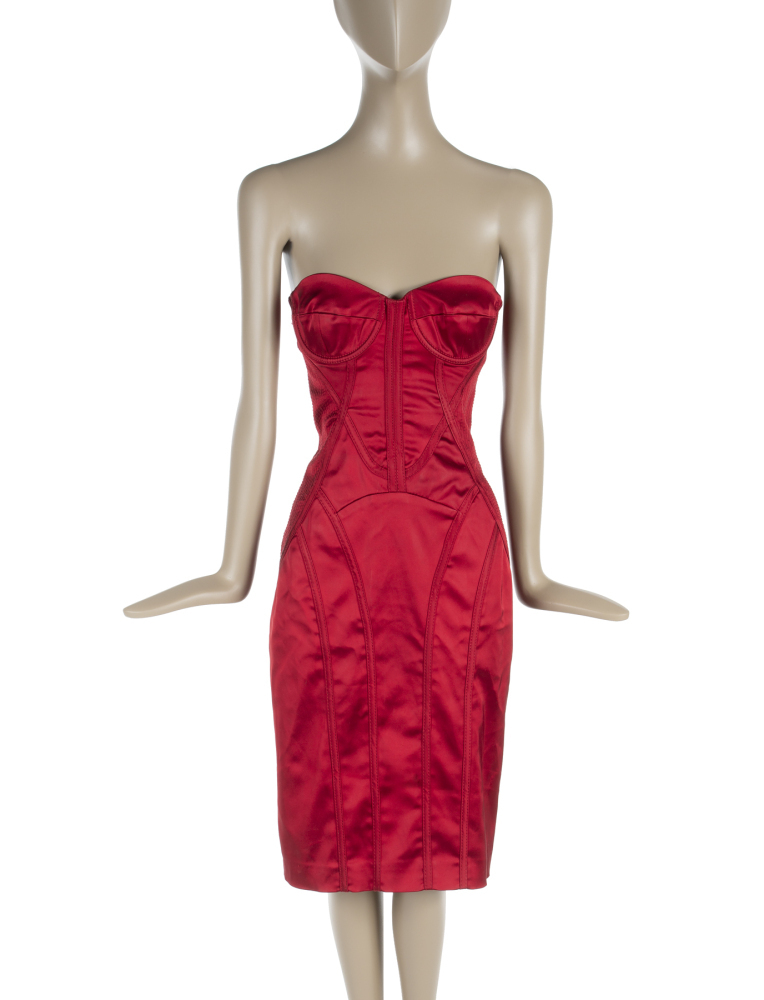 open lace back dress Amy Winehouse 'Addicted' red dress  RE fashion