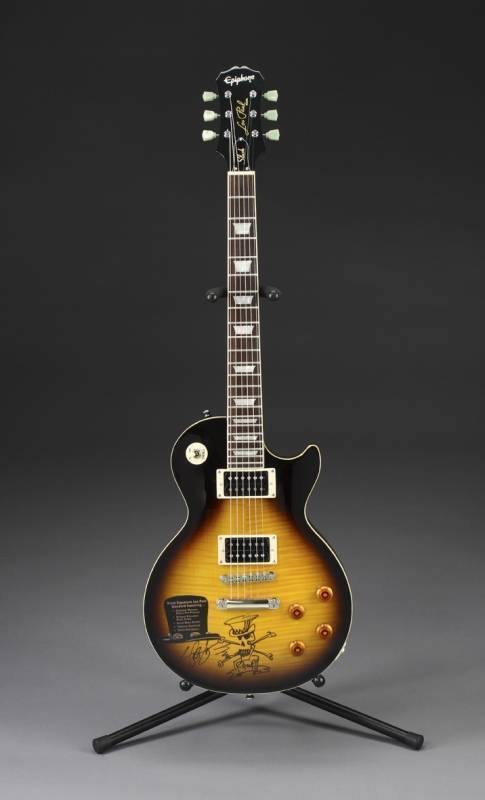 SLASH SIGNED EPIPHONE LES PAUL