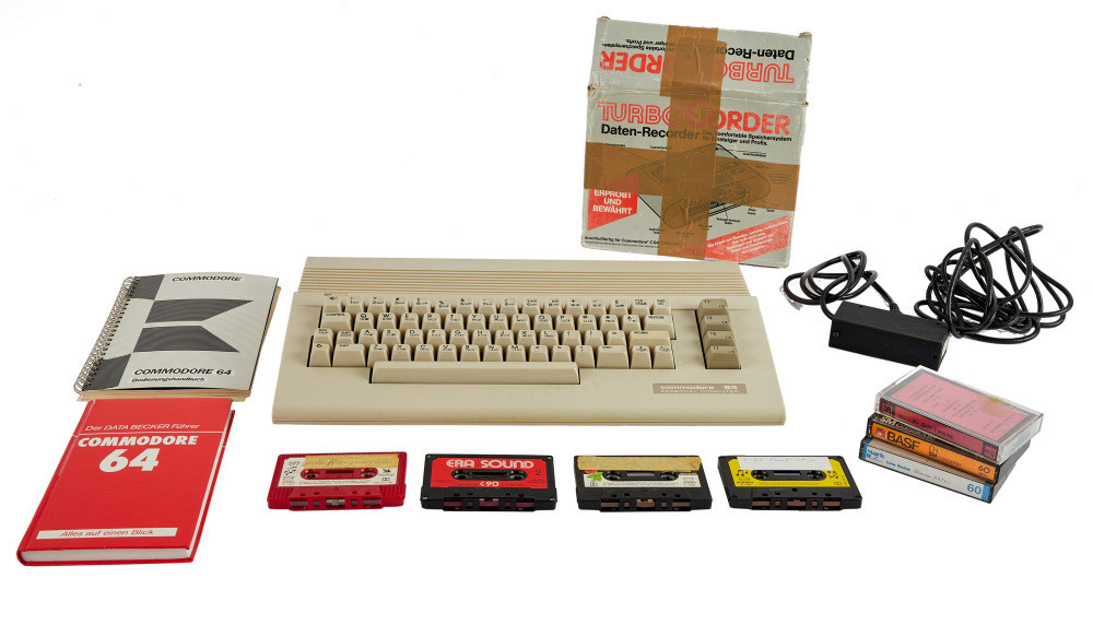 COMMODORE: 1982-1984