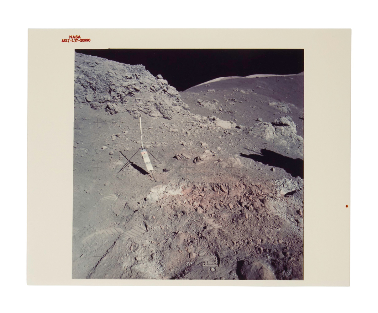 APOLLO×OZworld ver 【スタジオサンプル】 NASA - Apollo 17 | Orange Soil On Lunar Surface 