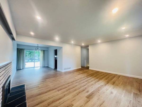 North Burnaby 3 bed 2 bath House upper level near SFU