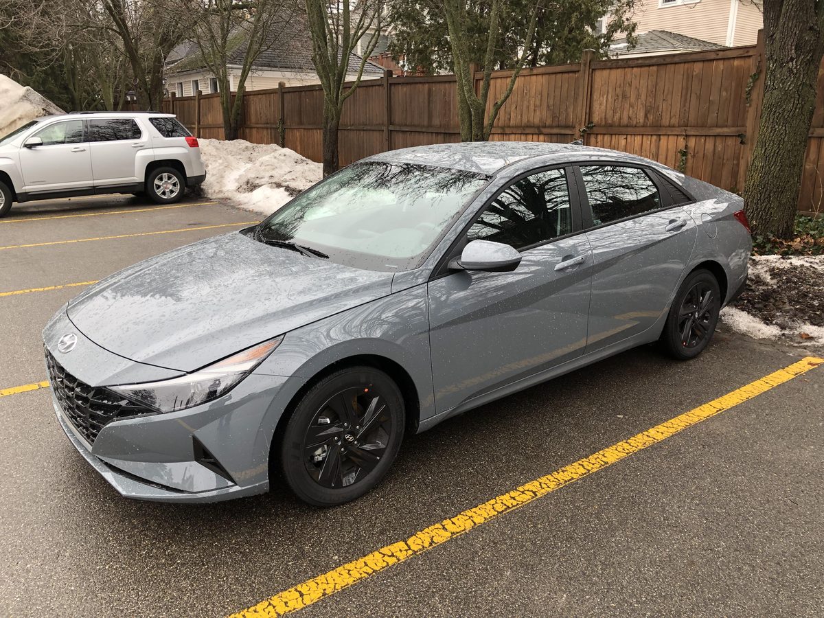 2022 Elantra — low miles, like-new feel, easy Stanford pickup
