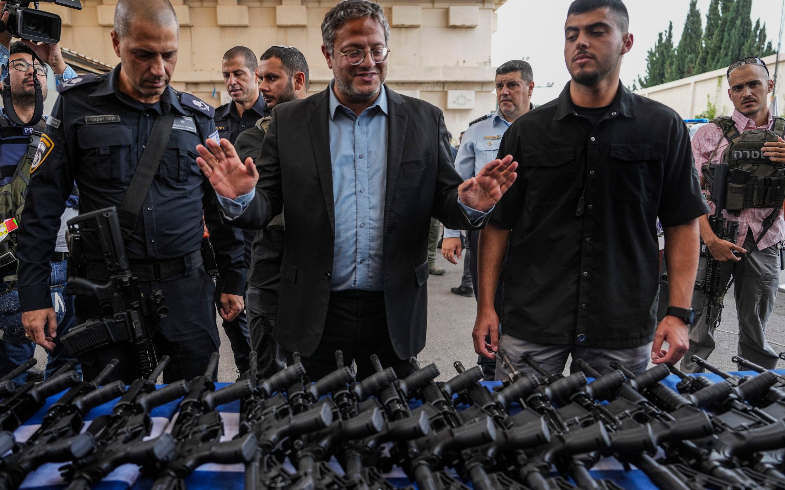 وزير الأمن الإسرائيلي يعلن توسيع ترخيص حمل السلاح في القدس المحتلة لأكثر من 300 ألف مستوطن
