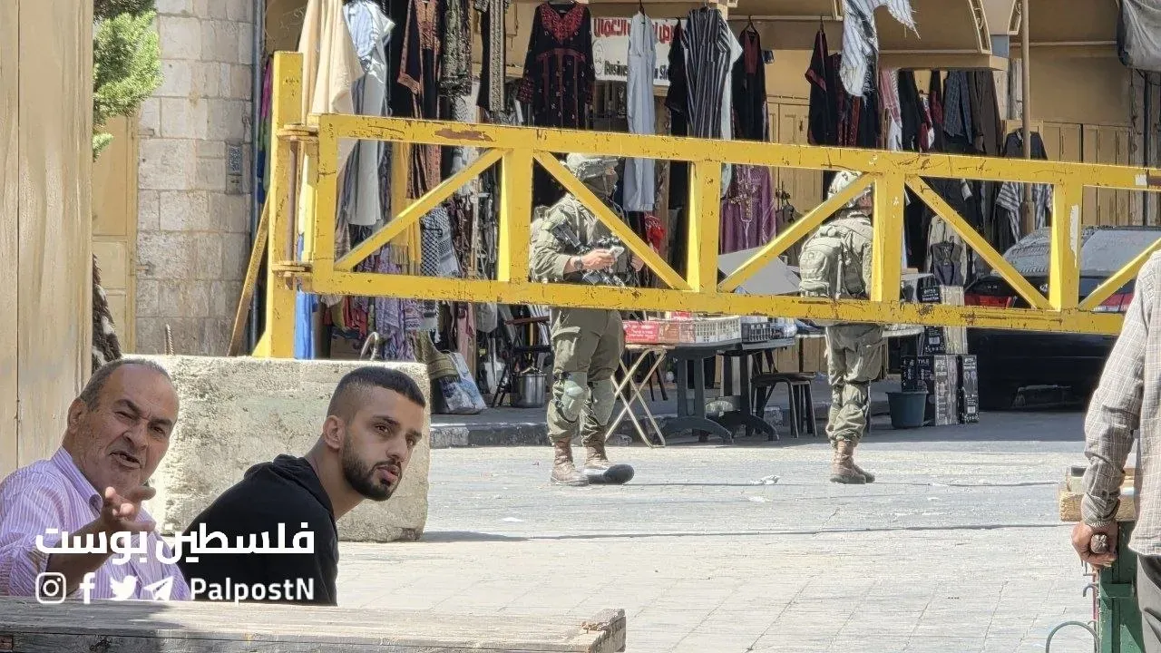 الاحتلال يغلق محال الخليل القديمة ويمنع المرور في شوارعها