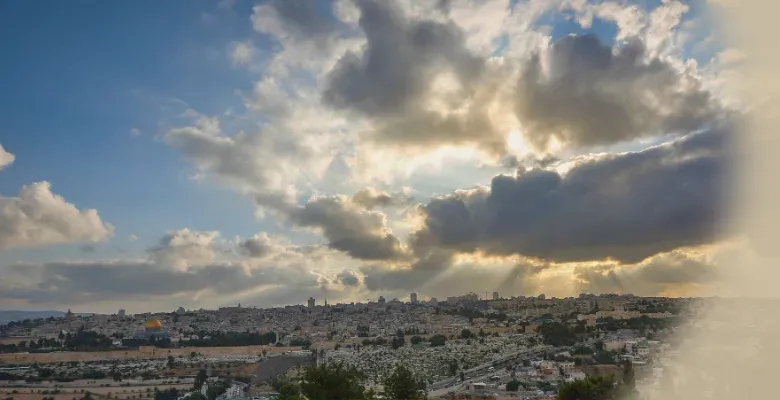 Clear skies and a gradual drop in temperatures
