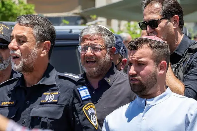 بن غفير يهدد أسيراً فلسطينياً بالتنفيذ داخل زنزانته