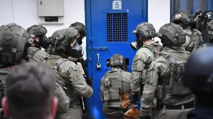 إصابة أسيرين خلال قمع أسرى غزة في سجن جانوت