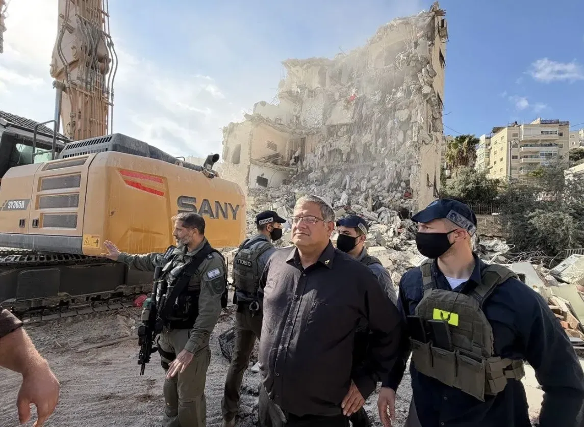Israeli Forces Demolish Jerusalem Building, Displacing 70 Palestinians
