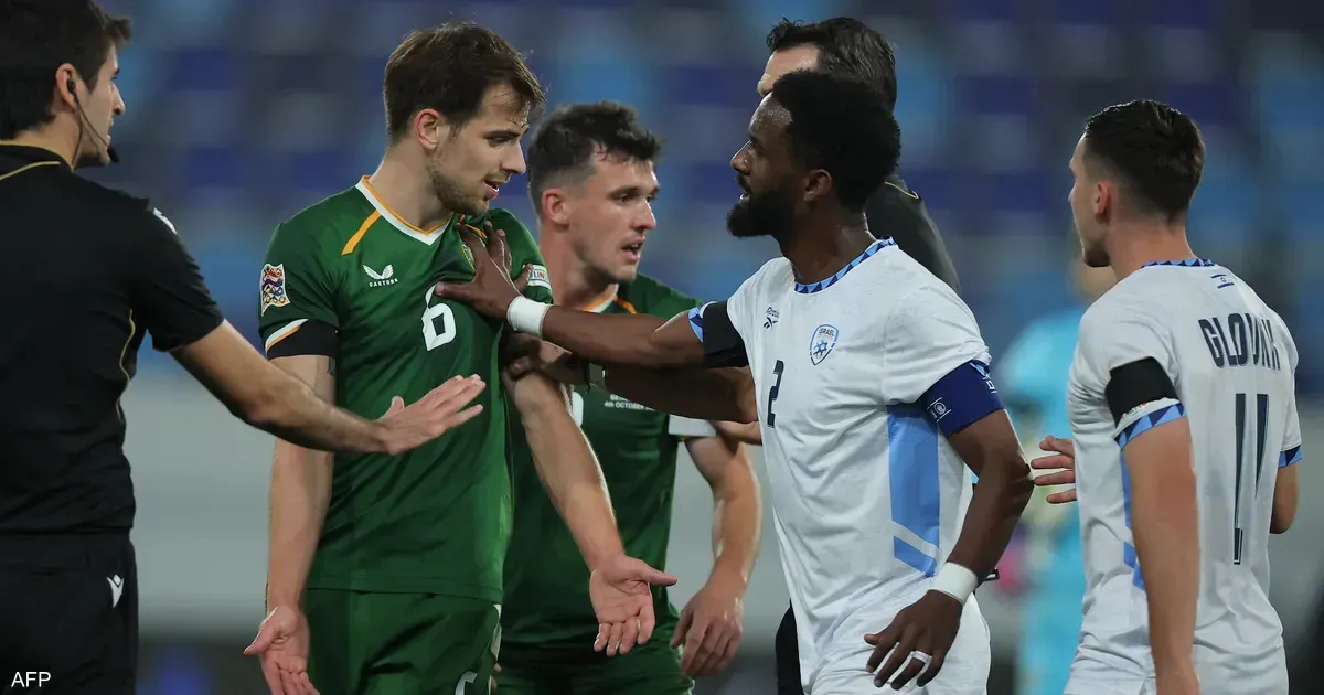 اليويفا يحقق في البصق وطرد الصحفيين بمباراة أيرلندا وإسرائيل