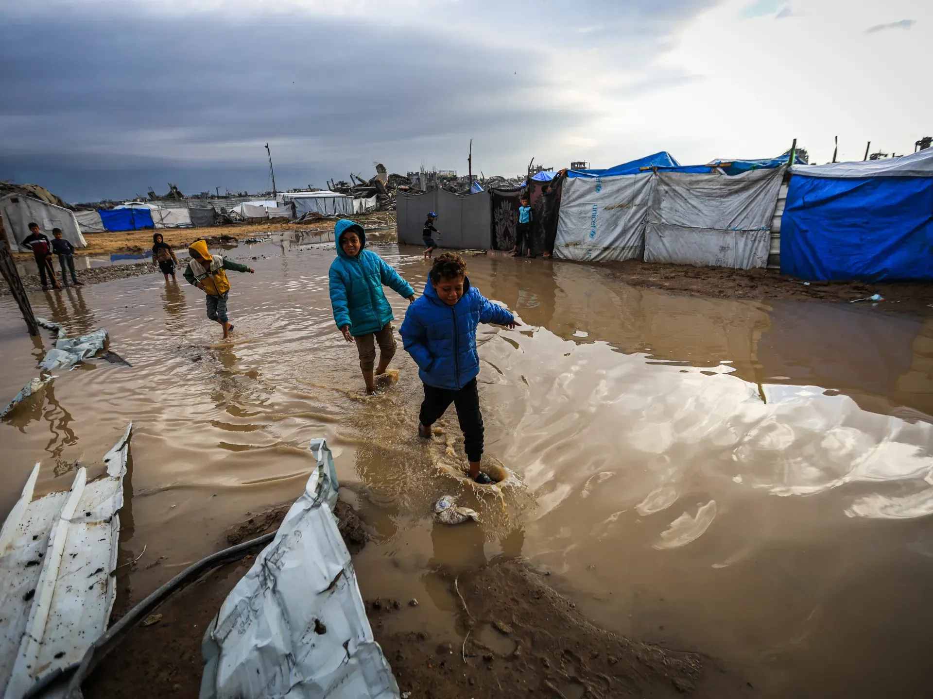 الأمم المتحدة: سكان غزة بأغلغهم يحتاجون مأوى قبل الشتاء