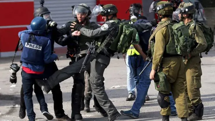 39 صحفياً لا يزالون رهن الاعتقال في سجون الاحتلال