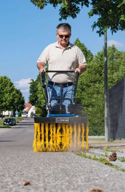 Kehrmaschine SC2400p scheppach inkl. Schneeschild und Auffangbehälter 36269 10887