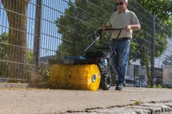 Kehrmaschine SC2400p scheppach inkl. Schneeschild und Auffangbehälter 36271 10887