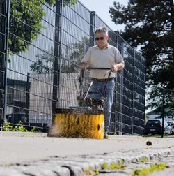 Kehrmaschine SC2400p scheppach inkl. Schneeschild und Auffangbehälter 4046664108825
