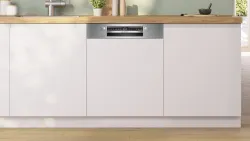 BOSCH teilintegrierbarer Geschirrspüler Serie 4 SMI4EBS28E 4242005505319