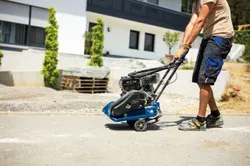 Rüttelplatte HP1300S Scheppach inkl. Fahrwerk & Gummimatte 26441 8123