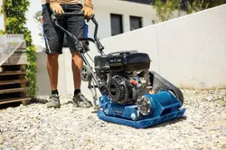 Rüttelplatte HP1300S Scheppach inkl. Fahrwerk & Gummimatte 4046664105206