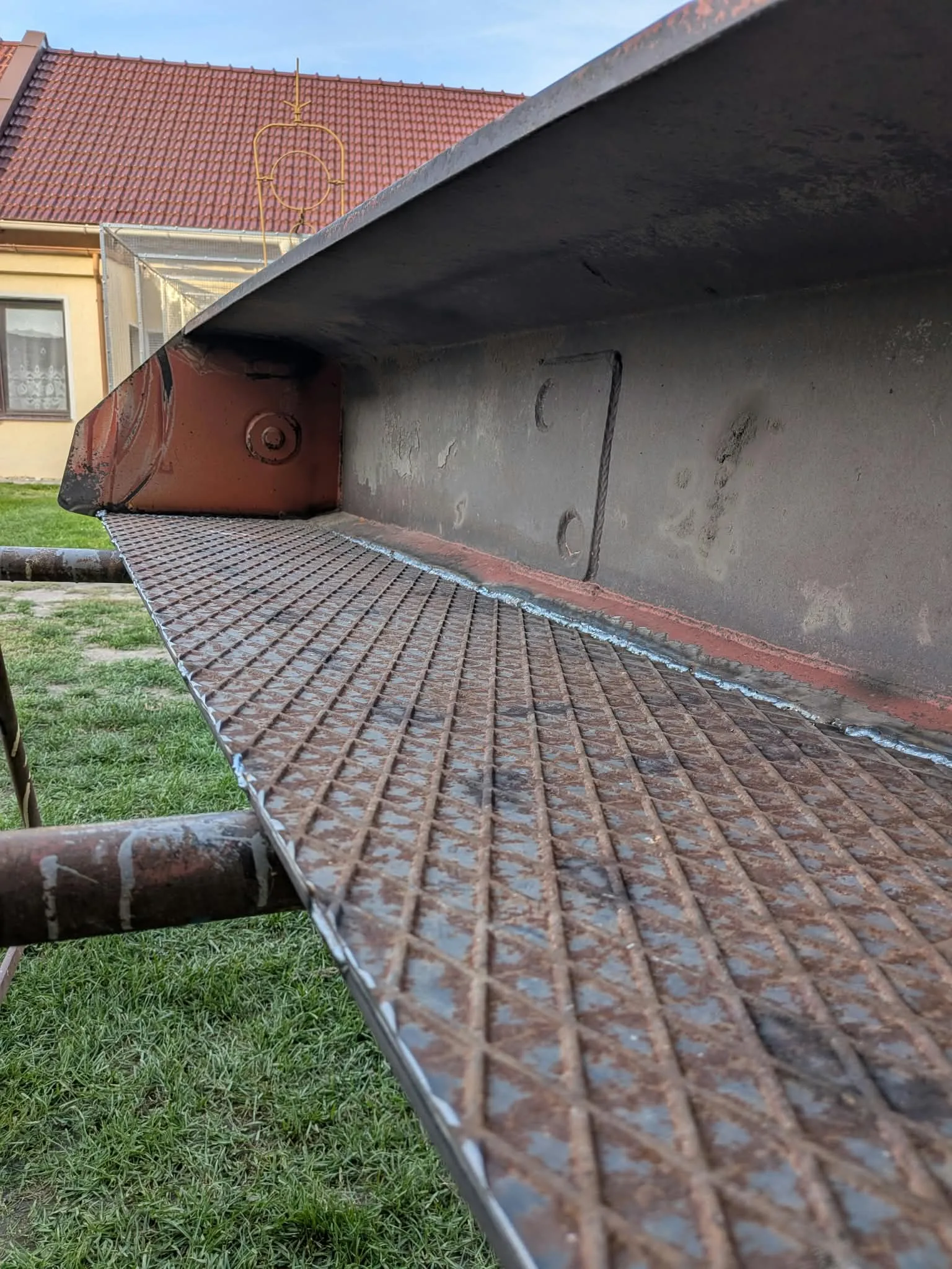 Oprava sběrné nádoby pro zametací kartáč — fotografie 4