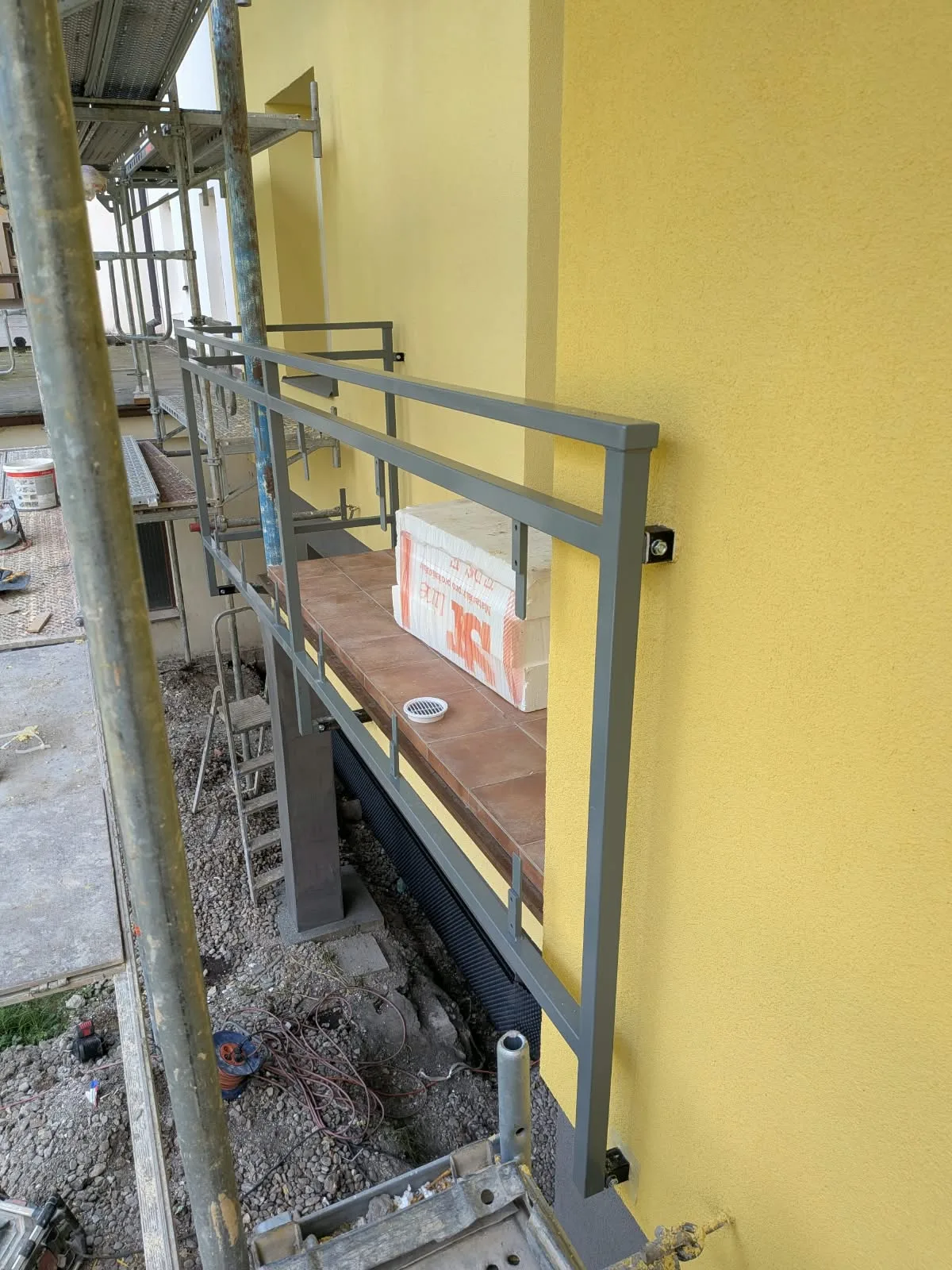 Balkonové zábradlí pro bytový dům — fotografie 4
