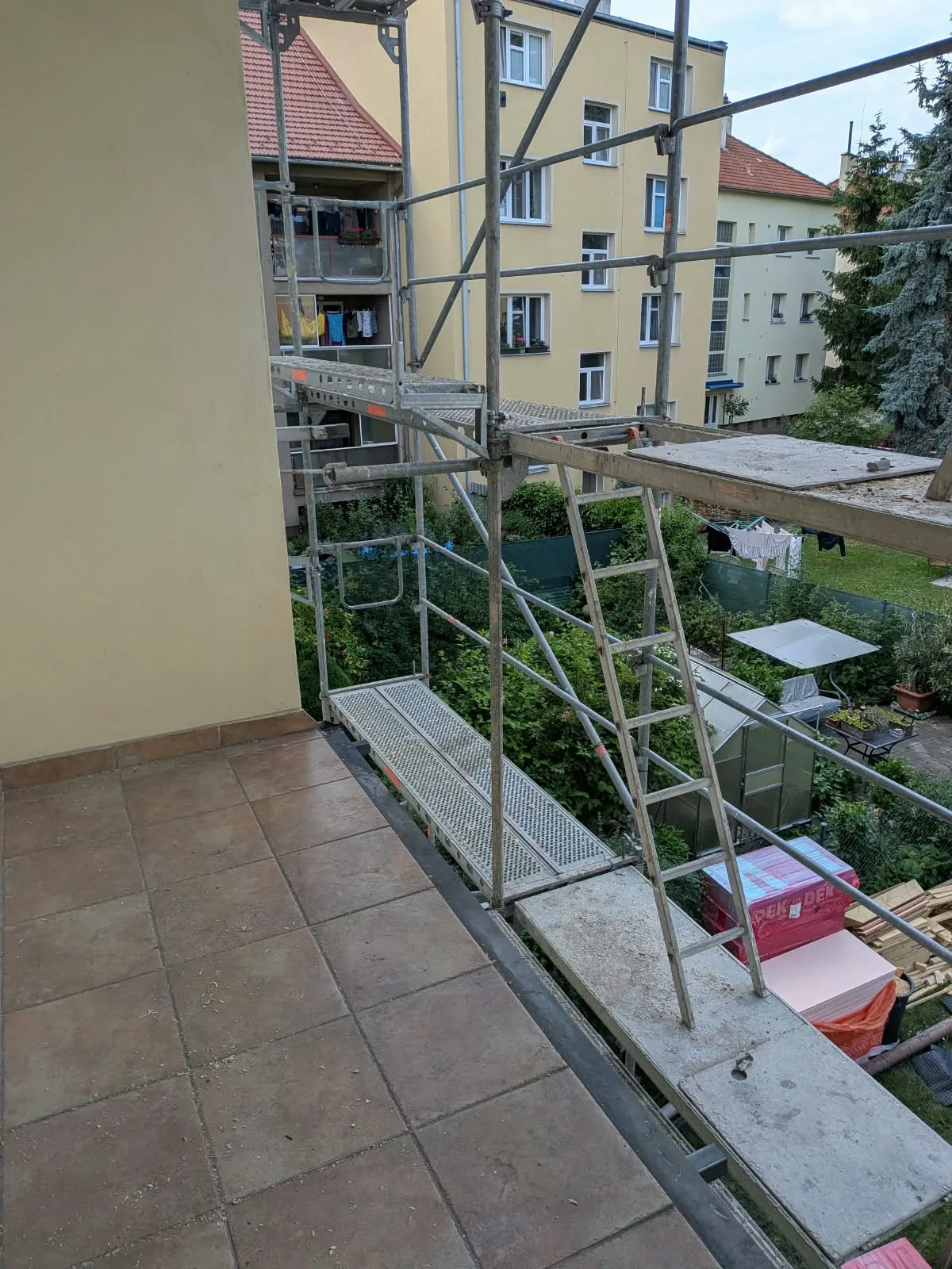 Balkonové zábradlí pro bytový dům — fotografie 5