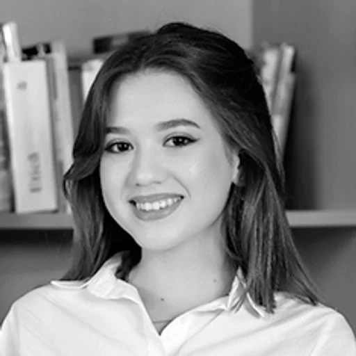 Laura Macari 