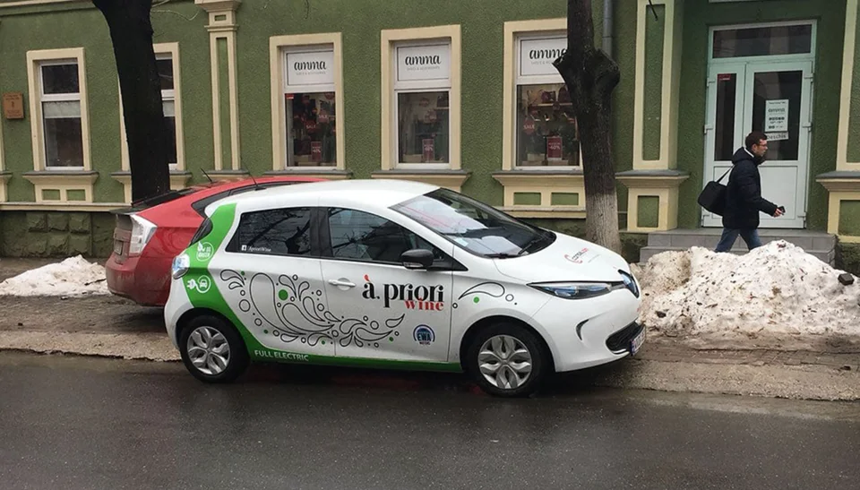 Premieră în Republica Moldova. O companie și-a înnoit flota de automobile cu 10 mașini 100% electrice