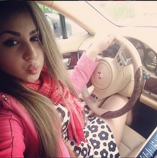 FOTO. Mașini de lux, genți de firmă și bijuterii scumpe. Cu ce se laudă fiica deputatei Ivanov pe Instagram