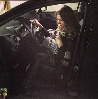 FOTO. Mașini de lux, genți de firmă și bijuterii scumpe. Cu ce se laudă fiica deputatei Ivanov pe Instagram
