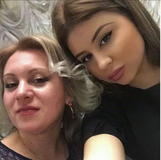 FOTO. Mașini de lux, genți de firmă și bijuterii scumpe. Cu ce se laudă fiica deputatei Ivanov pe Instagram