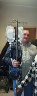 Un moldovean de la Paris a mers la vot cu perfuzia după el