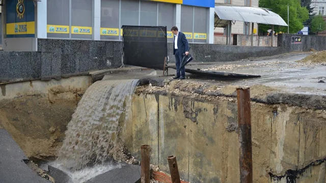 Primarul Dorin Chirtoacă a inspectat șantierul de pe bulevardul Constantin Negruzzi