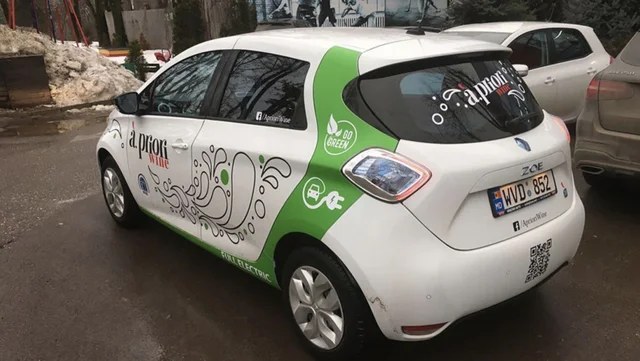Premieră în Republica Moldova. O companie și-a înnoit flota de automobile cu 10 mașini 100% electrice