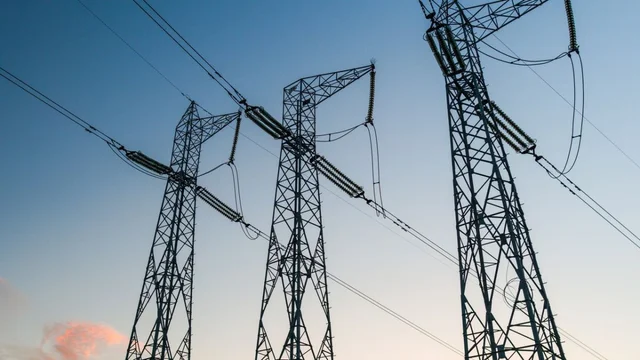 Un kilowat furnizat de Premier Energy va costa 4,77 lei, iar de FEE Nord - 4,81 lei. ANRE a aprobat noile majorări într-o ședință de urgență (DOC)
